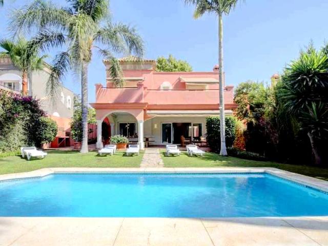Casa en alquiler en Nueva Andalucía, Costa del Sol Occidental