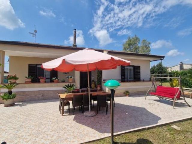 Villa Indipendente in vendita a Grazzanise, Campania