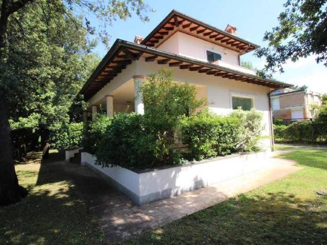 Villa Indipendente in affitto a Tonfano, Toscana