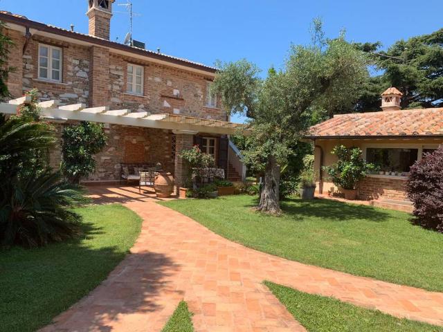 Villa Indipendente in affitto a Tonfano, Toscana