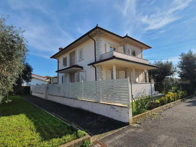 Villa Indipendente in affitto a Seravezza, Toscana