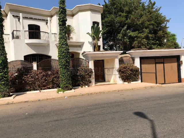 Local commercial location à Anfa, Gharb-Chrarda-Beni Hssen