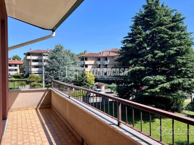 Villa Indipendente in affitto a Usmate Velate, Usmate
