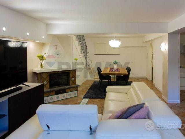 Villa Indipendente in affitto a Aci Santa Lucia, Aci Catena