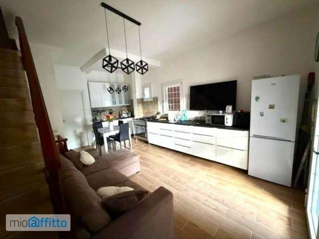 Villa Indipendente in affitto a Marina di San Nicola, Roma Capitale