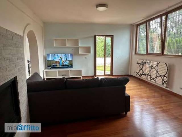 Villa Indipendente in affitto a Laurentum, Roma Capitale