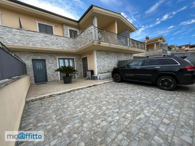 Villa Indipendente in affitto a Guidonia Montecelio, Roma Capitale
