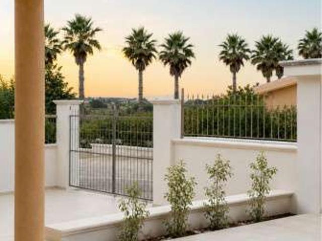 Villa Indipendente in affitto a Puglia, Taranto