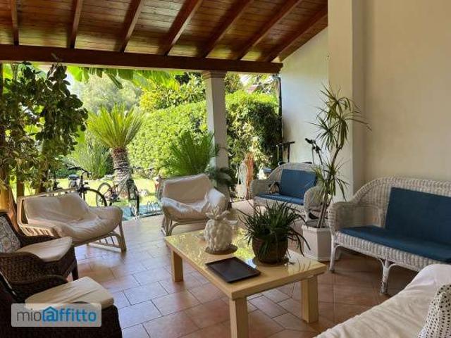 Villa Indipendente in affitto a Tognazzi, Roma Capitale