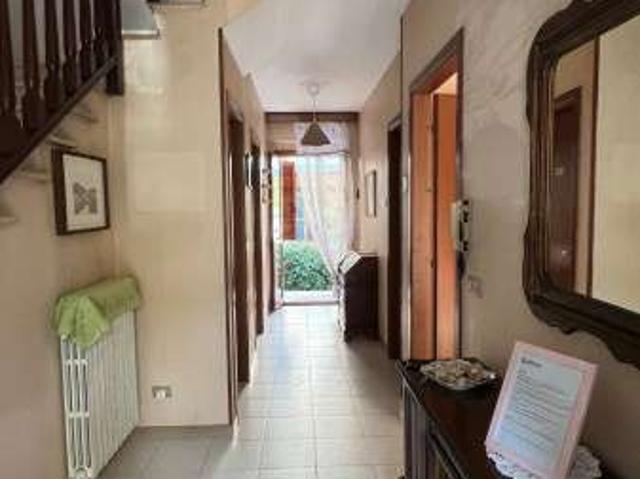 Villa Indipendente in affitto a Marina di sotto, Marche