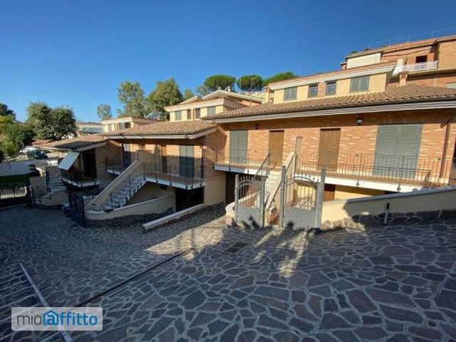 Villa Indipendente in affitto a Pantan Monastero, Roma Capitale