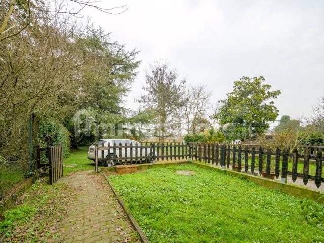 Villa Indipendente in affitto a Paderno D'adda, Lombardia