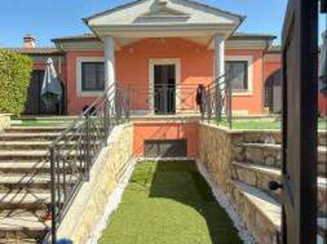 Villa Indipendente in affitto a Municipio Roma IX, Roma Capitale