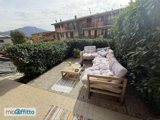 Villa Indipendente in affitto a Bondo Petello, Albino