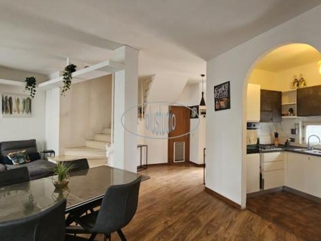 Villa Indipendente in vendita a Castelfranco Piandiscò, Toscana