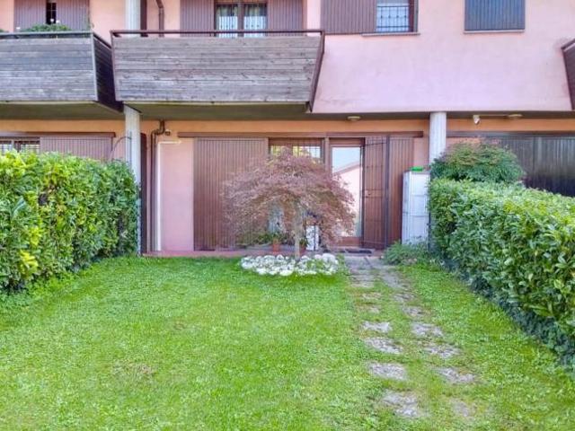 Villa Indipendente in vendita a Desenzano Del Garda, Brescia