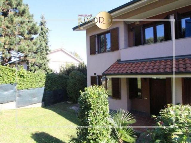 Villa Indipendente in vendita a Besana In Brianza, Lombardia