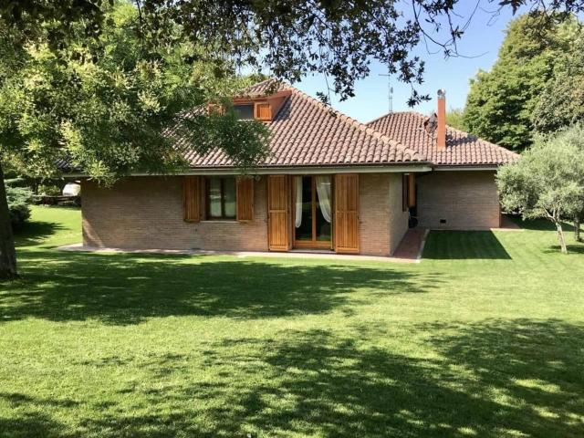 Villa Schiera in affitto a Adriatico, Marche