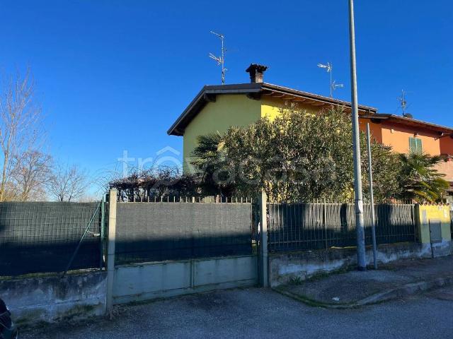 Villa Indipendente in affitto a Chignolo Po, Lombardia