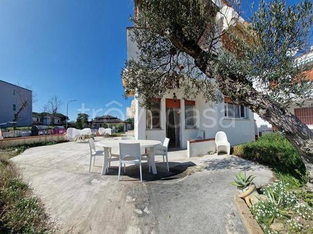 Villa Indipendente in affitto a Lido degli Scacchi, Comacchio