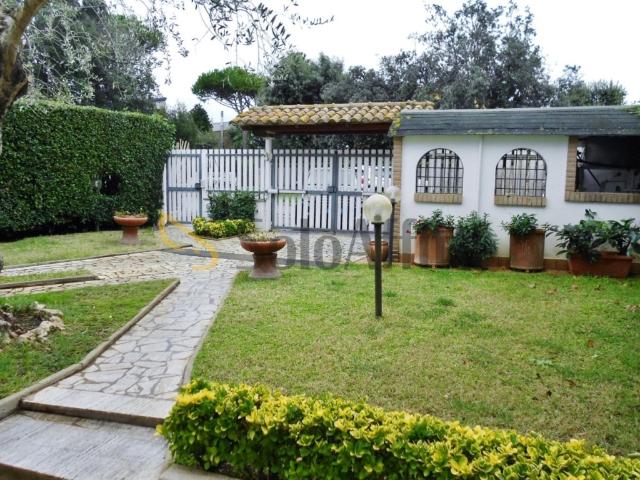 Villa Indipendente in affitto a Fregene, Roma Capitale