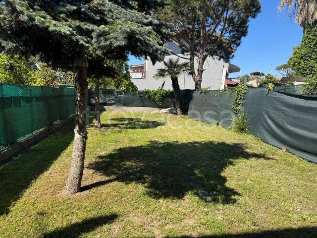 Villa Indipendente in affitto a Fregene, Roma Capitale