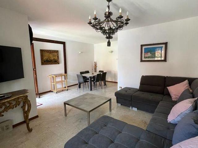Villa Schiera in affitto a Roma Imperiale, Forte Dei Marmi