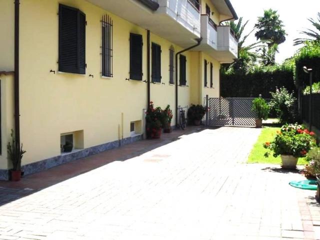 Villa Schiera in affitto a Casone, Marina Di Massa