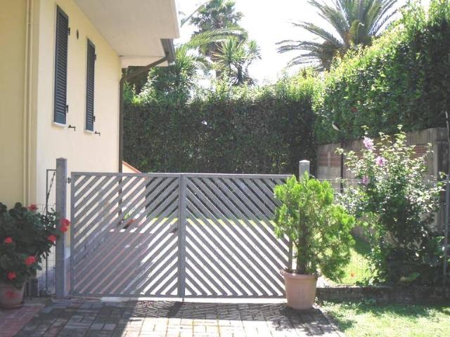Villa Schiera in affitto a Casone, Marina Di Massa