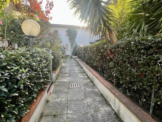 Villa Schiera in affitto a Marina di Massa, Marina Di Massa