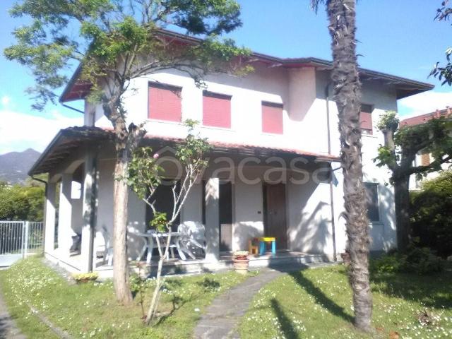 Villa Indipendente in affitto a Montignoso, Toscana