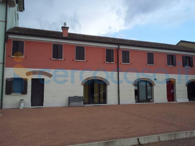 Villa Indipendente in affitto a Borgo Mantovano, Revere