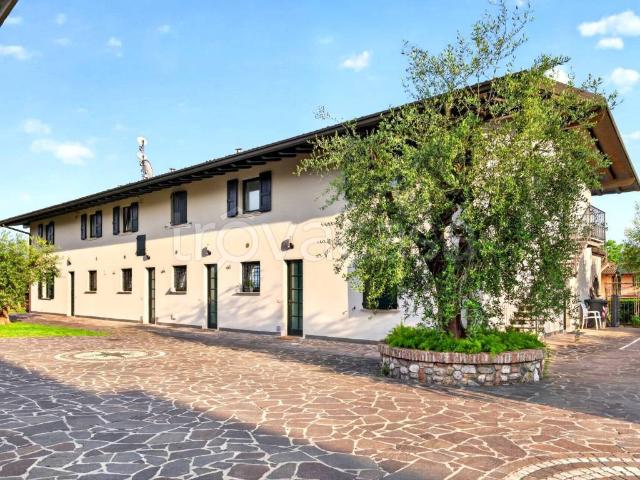 Villa Indipendente in affitto a Polpenazze, Lombardia