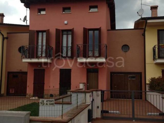 Villa Schiera in affitto a Porto Mantovano, Lombardia