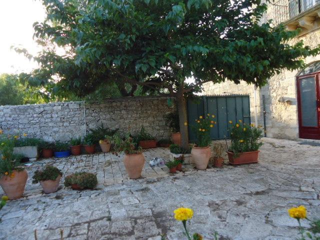 Villa Indipendente in affitto a Ragusa, Tresauro