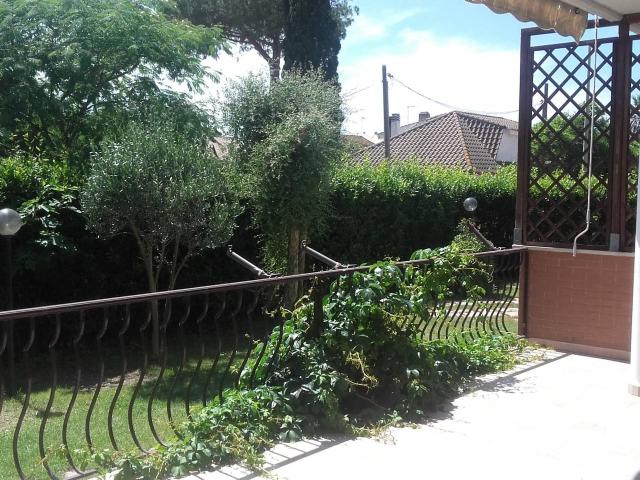 Villa Schiera in affitto a Municipio Roma X, Roma Capitale