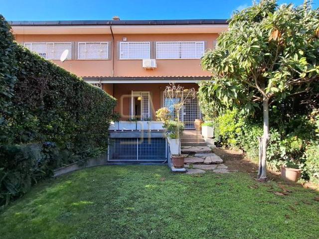 Villa Schiera in affitto a Axa, Roma Capitale