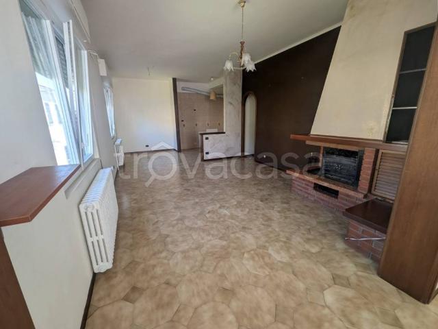 Villa Indipendente in affitto a Stradella, Lombardia