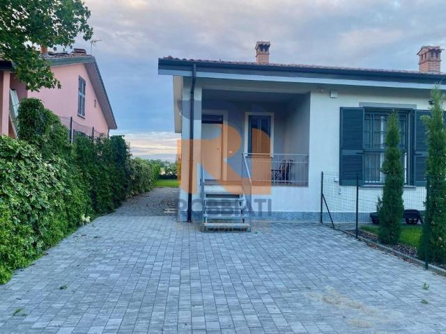 Villa Indipendente in affitto a Torre D'isola, Lombardia