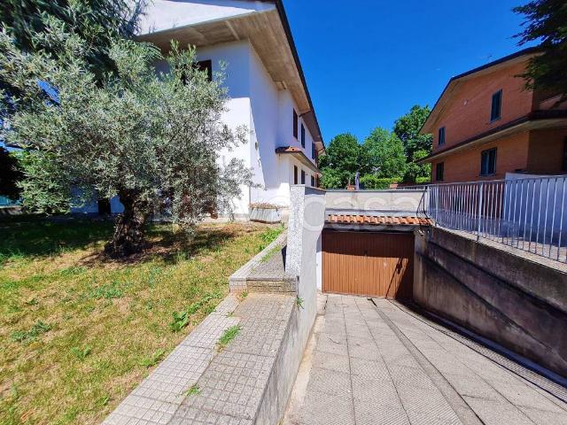 Villa Indipendente in affitto a Verdello, Bergamo