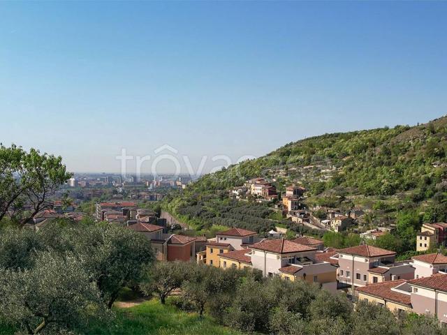 Villa Indipendente in affitto a Quinzano, Brenzone
