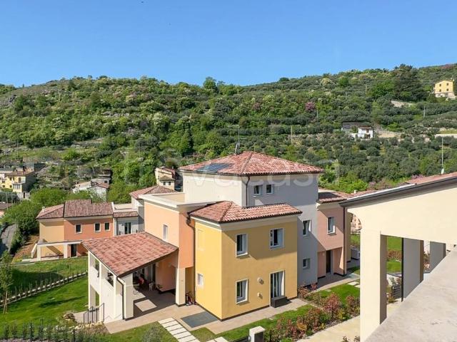 Villa Indipendente in affitto a Quinzano, Brenzone