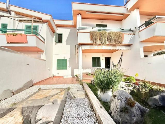 Villa Indipendente in affitto a Lido di Marechiaro, Roma Capitale