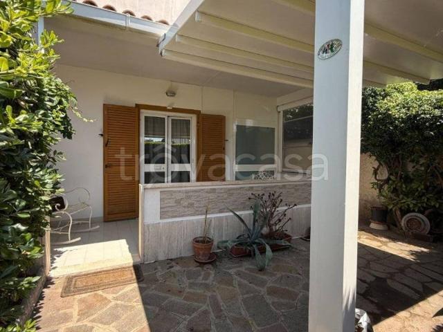 Villa Indipendente in affitto a Lido di Marechiaro, Roma Capitale