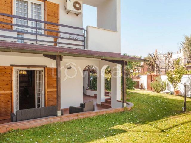 Villa Indipendente in affitto a Fregene, Roma Capitale