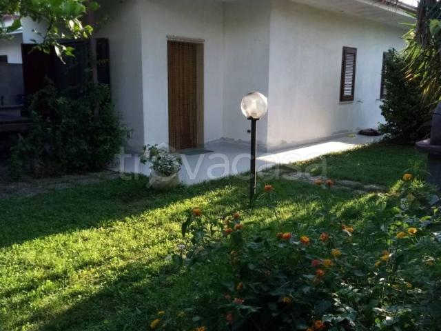 Villa Indipendente in affitto a Salto di Fondi, Salto Di Fondi