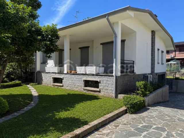 Villa Indipendente in affitto a Osnago, Lecco