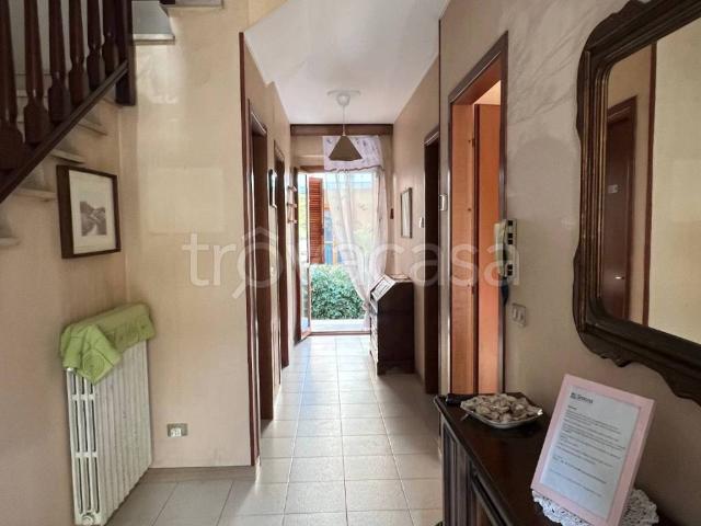 Villa Indipendente in affitto a Marina di sotto, Marche