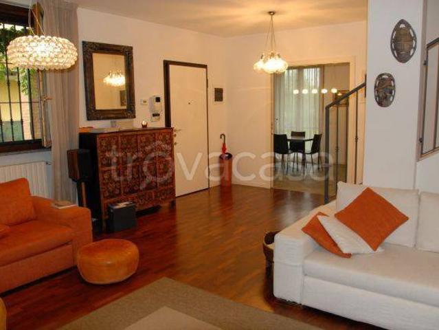 Villa Indipendente in affitto a San Donato Milanese, Lombardia