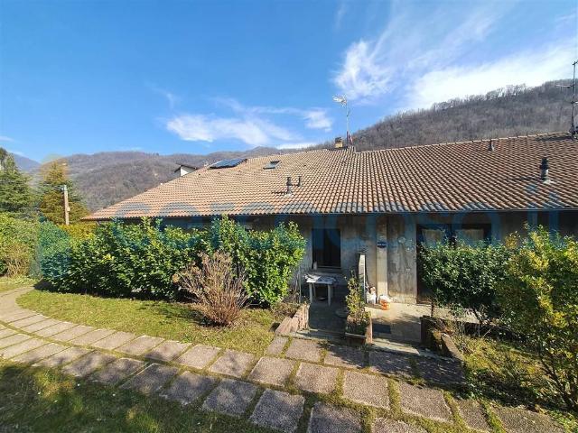 Villa Indipendente in affitto a Monte Marenzo, Lombardia